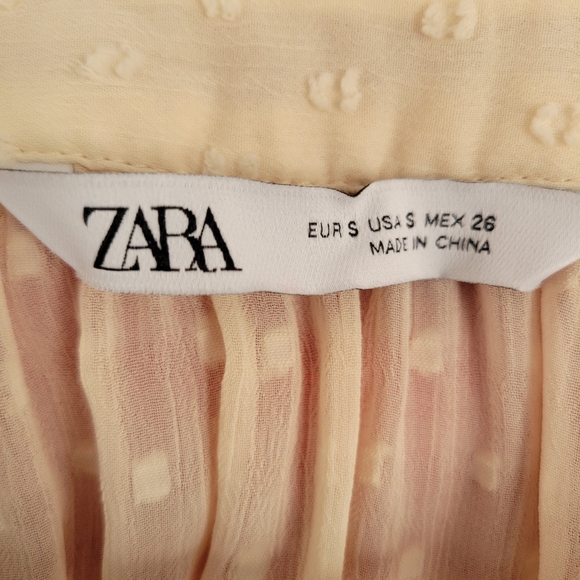 Zara Swiss Dot Button Down Blouse • Cream • Size Small - Picture 7 of 7